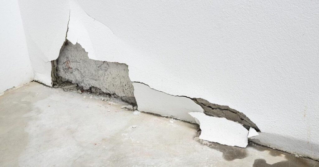 CAN THE EXTERIOR OF MY HOME HAVE WATER DAMAGE?
