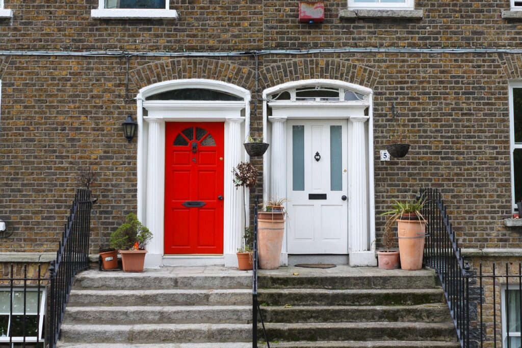 A well-kempt and neglected entranceway, an easy example of common home buyer turnoffs
